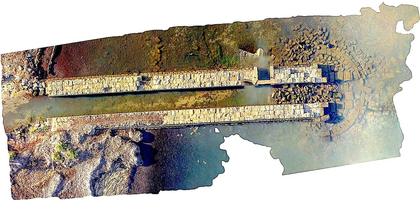 Ortofoto della struttura muraria semisommersa alla foce del Verderame
