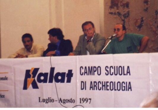 Tavola rotonda al campo scuola di archeologia Kalat, Luglio-Agosto 1997