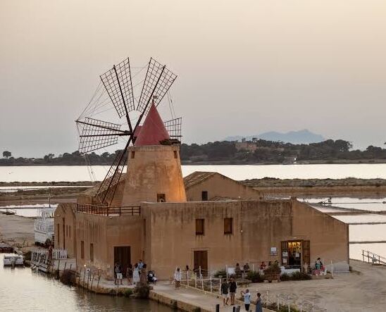 Mulino Ettore e Infersa nella Riserva dello Stagnone di Marsala