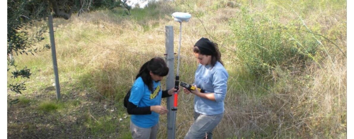 Rilievo GPS durante un campo archeologico del Progetto Kalat