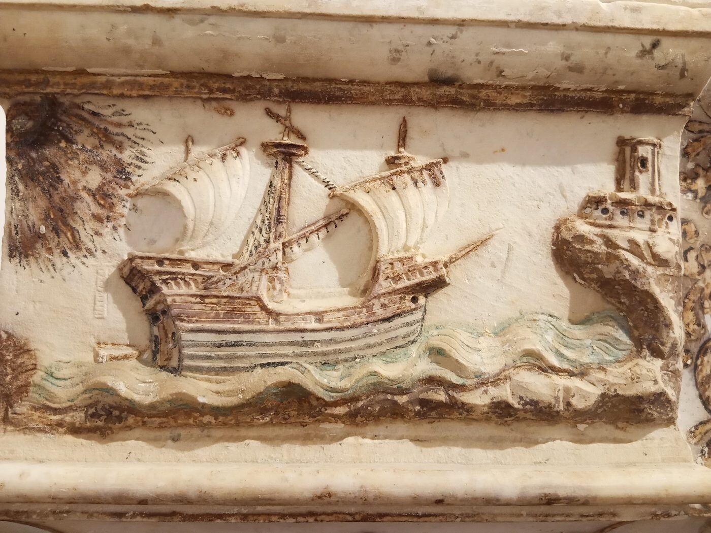 Formella con nave e torre, iconografia storica della Colombaia