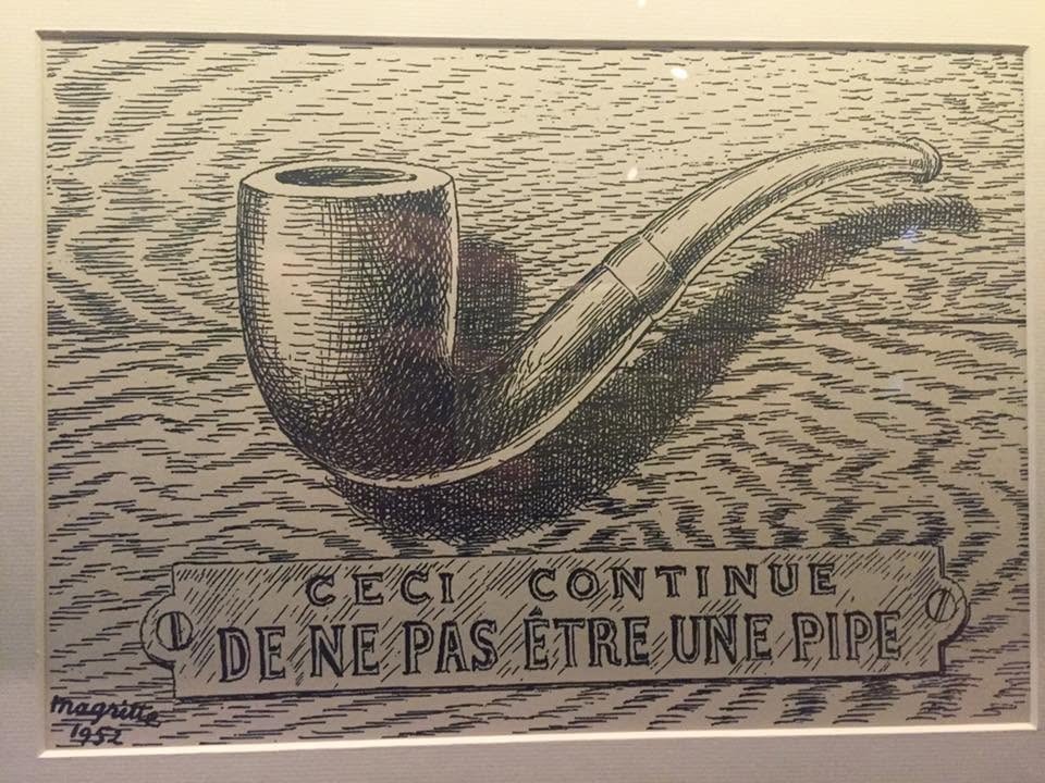 Incisione di René Magritte, 'Ceci continue de ne pas être une pipe' (1952), vista in un museo di Bruxelles